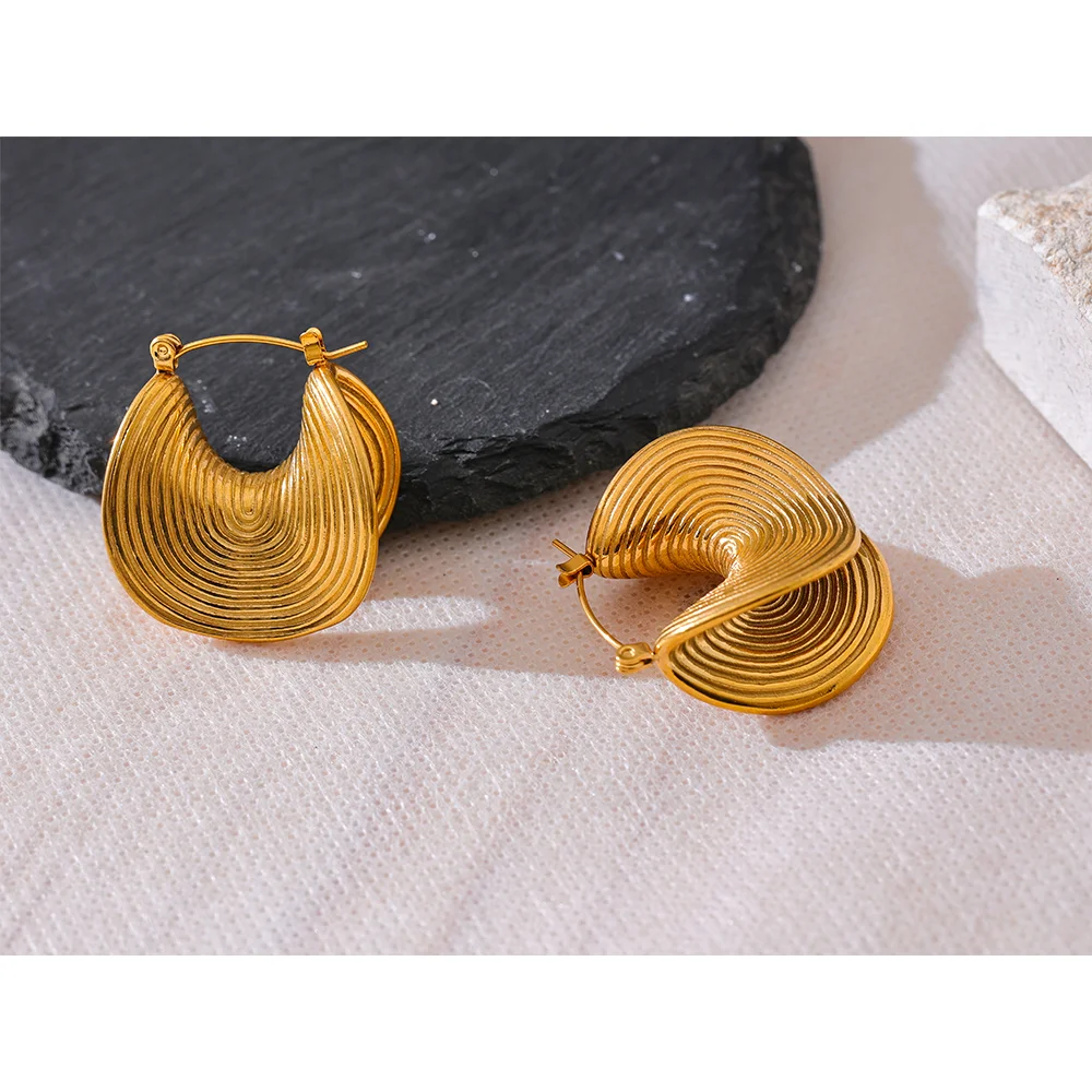 Brincos Dourados Elegantes